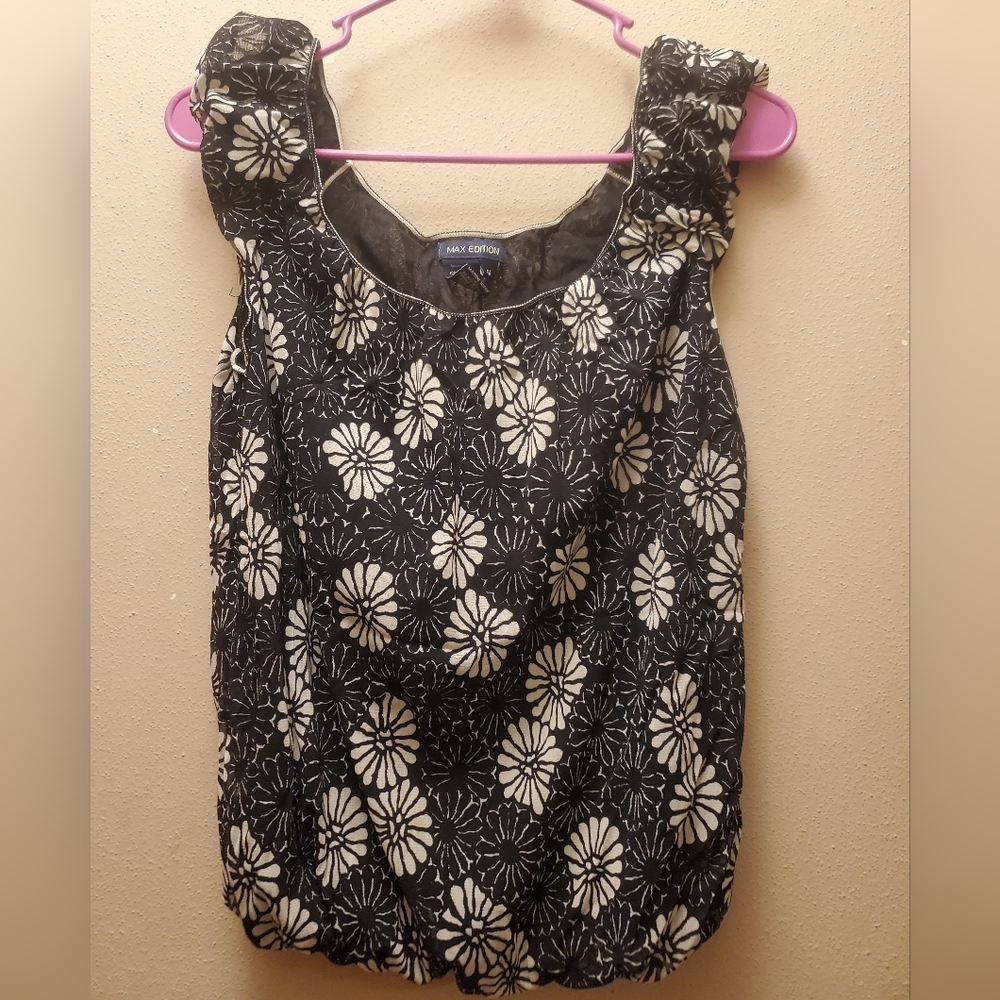 Max Edition Black and White Ruched Sleeveless Blouse